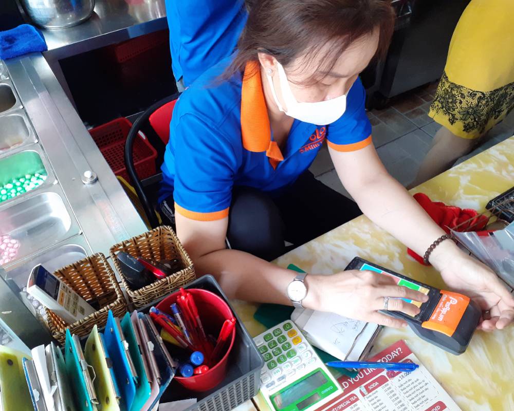 Máy bán hàng cầm tay tại quầy thu ngân