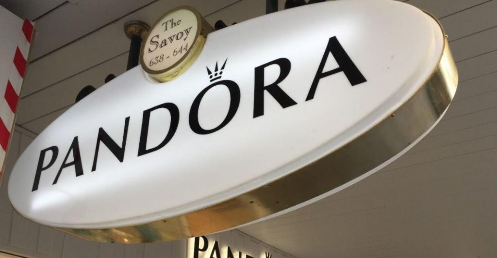 Bảng hiệu thời trang phụ kiên Pandora