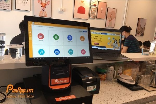 Máy tính tiền PosApp tại quầy pha chế của Xingfu Milk Tea
