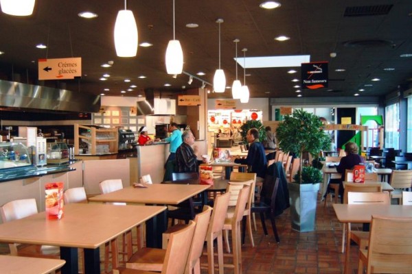 Quán ăn nhà hàng tự phục vụ Cafeteria là gì Đặc điểm mô hình này