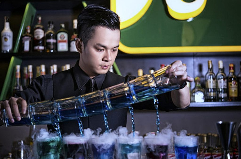 nhân viên bartender