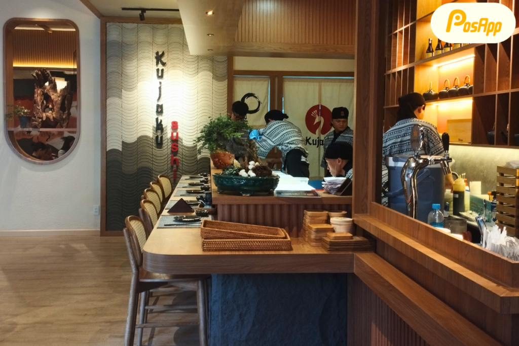 Nhân viên nhà hàng Kujaku Sushi