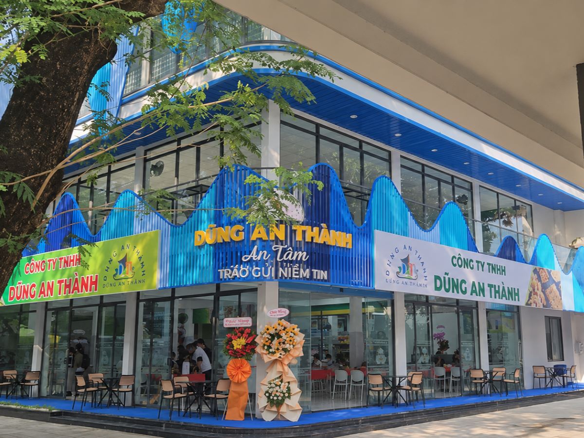 Quầy phục vụ tại canteen trong khuôn viên trường học