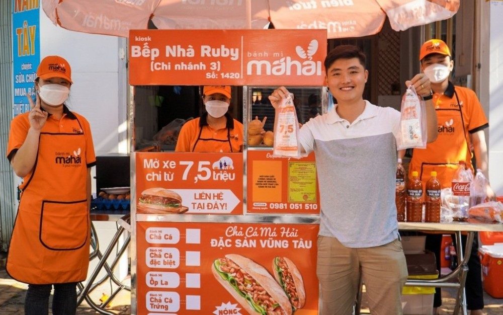 Tiệm bánh mì và bánh bao bán hàng tại quầy
