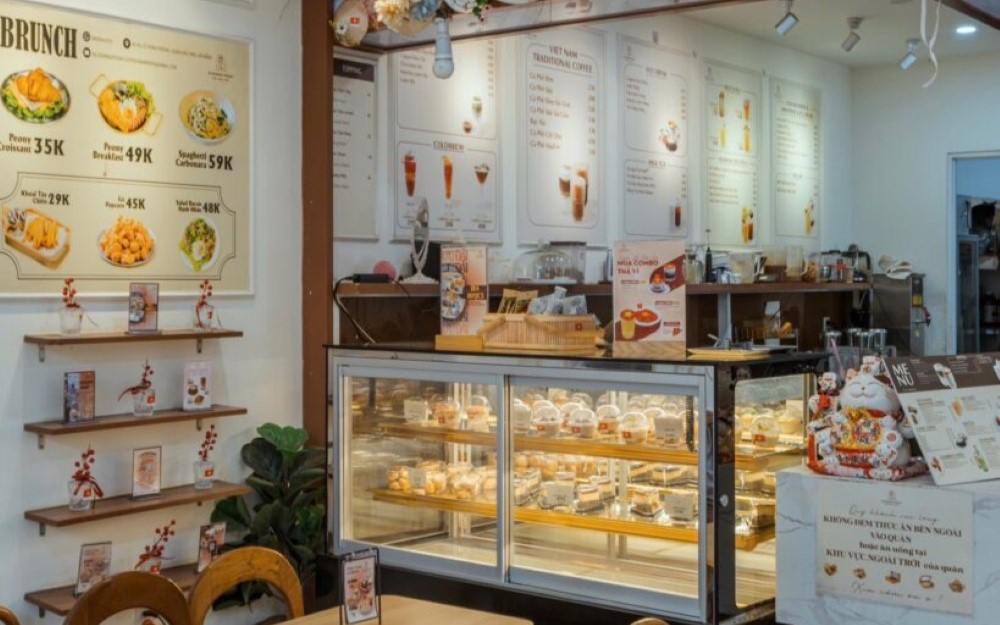 Quầy cafe bakery bán đồ uống và bánh ngọt