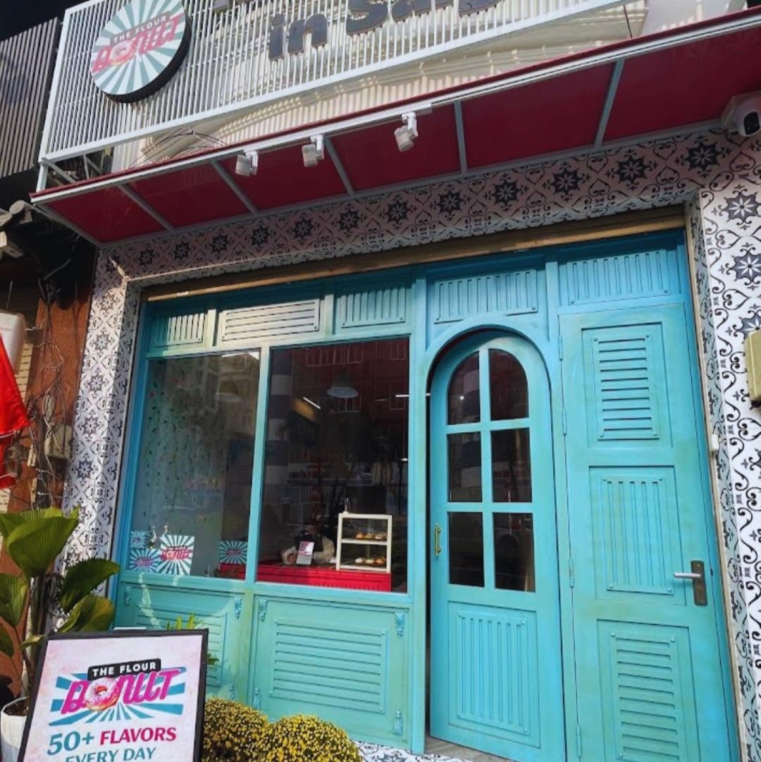 Cửa hàng thực tế The Flour Donut