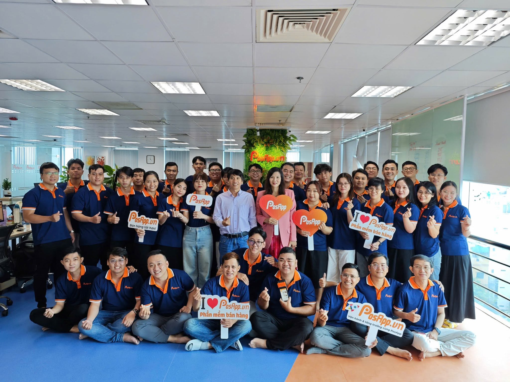 Đội ngũ PosApp tại văn phòng công ty.